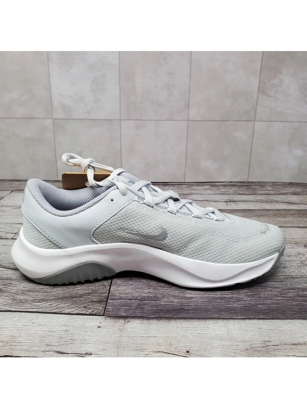Nike Legend Essential 3 Next Nature Women's Size 7 Platinum Silver DM1119-004